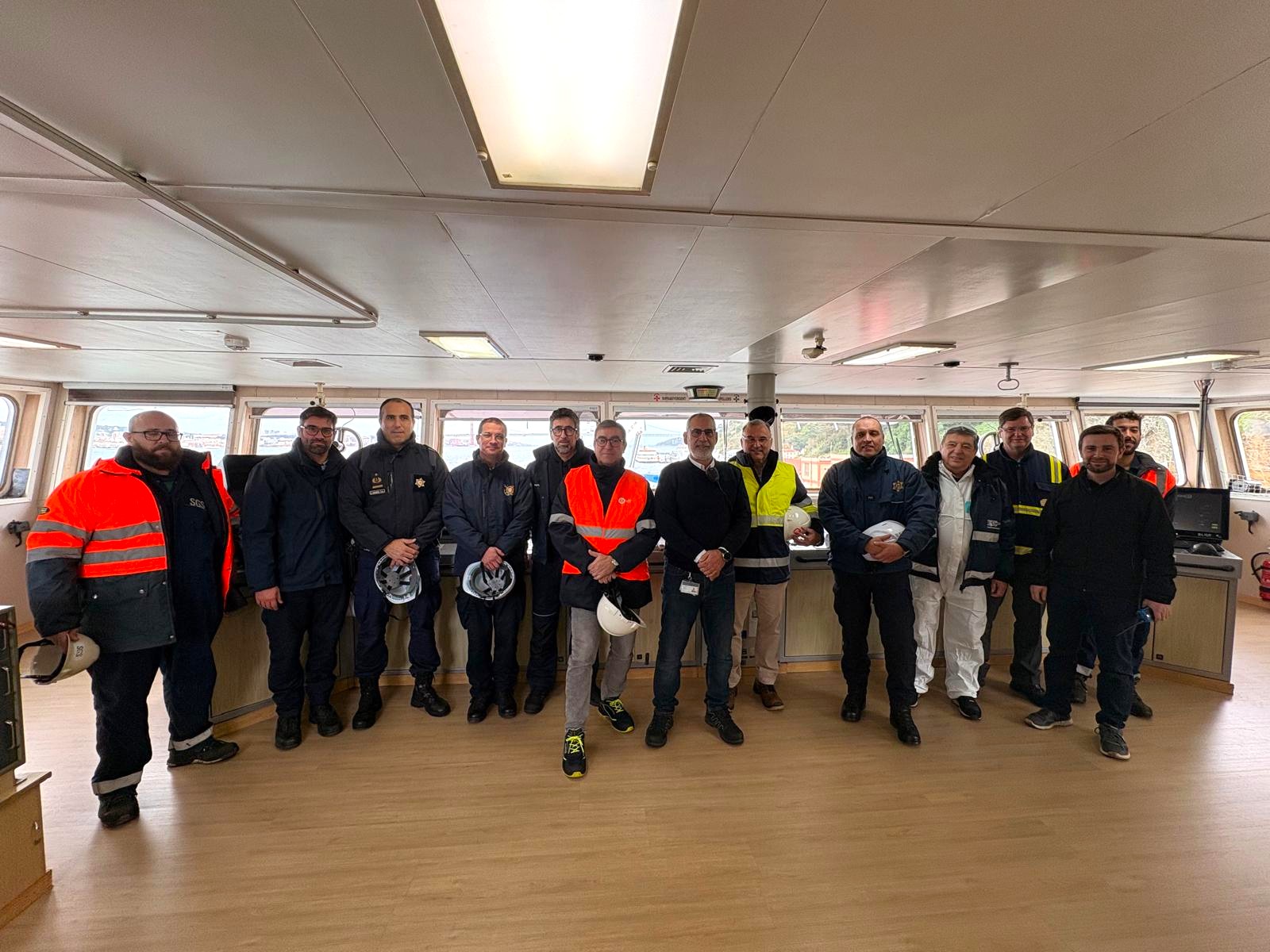 Equipa de pilotagem e segurança do Porto de Lisboa